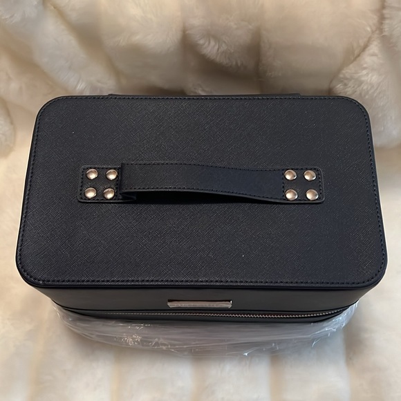 🤎🤎NWOT STUNNING 💜DOTERRA💜CARRY CASE. HOLD A TON OF OILS. - Picture 3 of 13